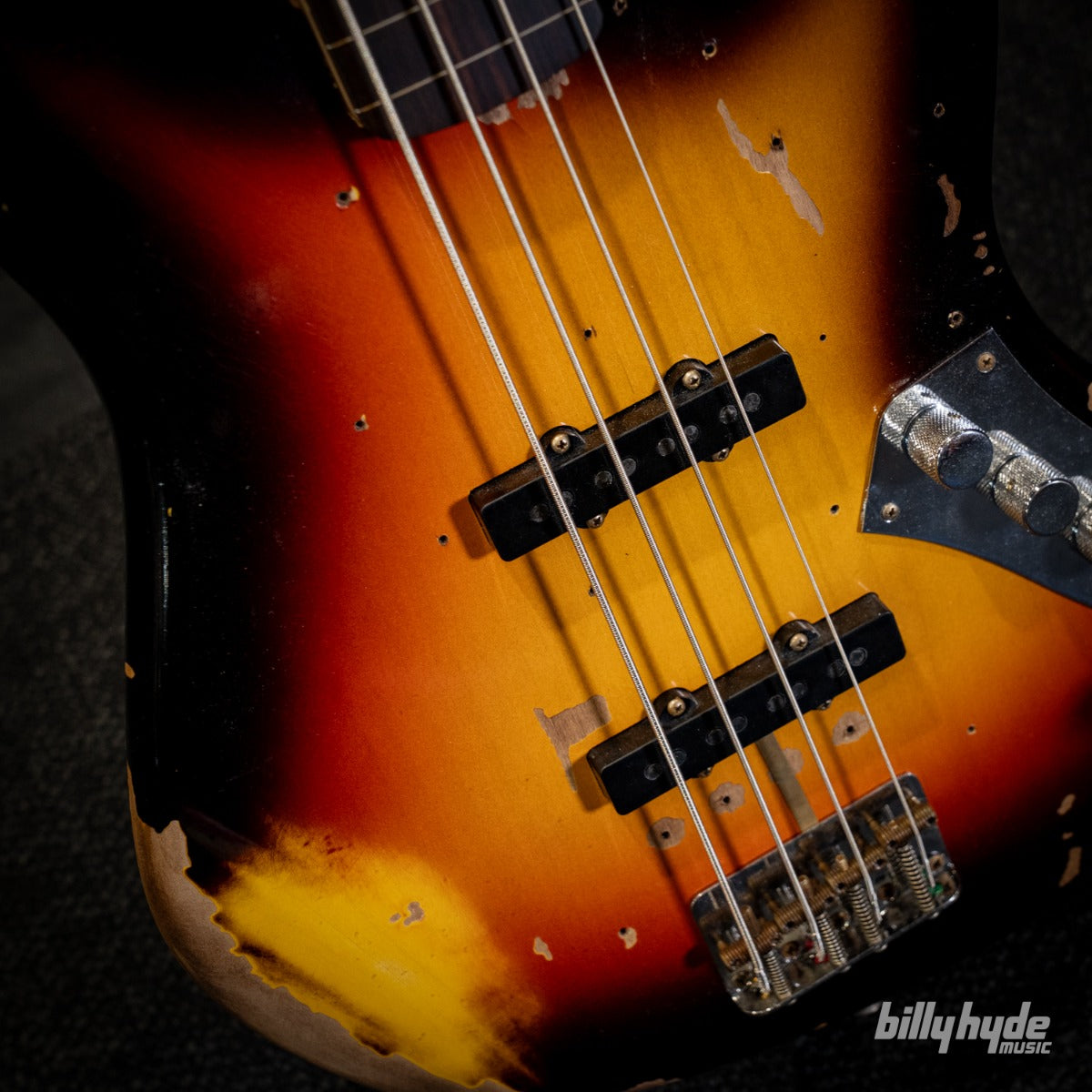 Fender Custom Shop Jaco Pastorius Tribute Fretless Jazz Bass in 3-Color Sunburst