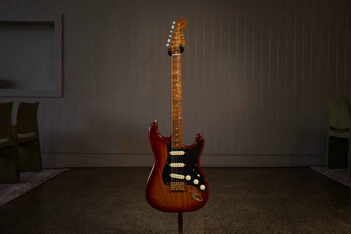 Fender Custom Shop American Custom Stratocaster NOS in Aged Cherry Sunburst