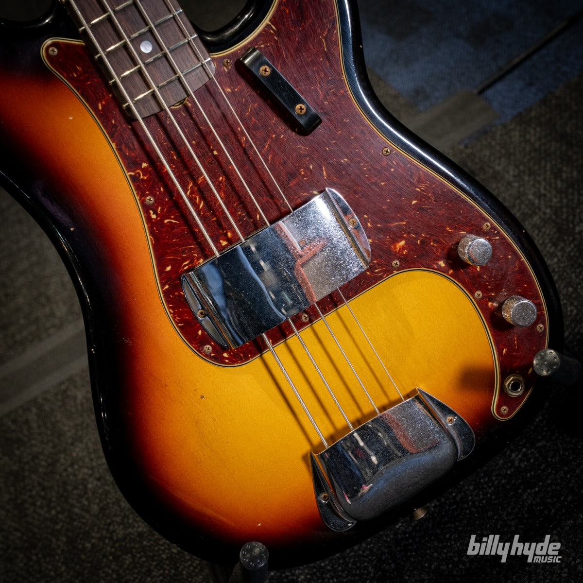 Fender Custom Shop 1966 Precision Bass Journeyman Relic in 3-Color Sunburst