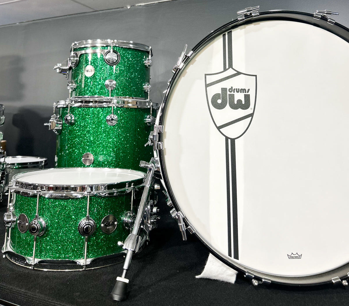 DW Classic Custom Shell Pack (13T, 16FT, 22B + 14SN) in Green Glass Finish
