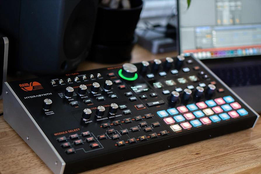 Ashun Sound Machines Hydrasynth Desktop and Rack Synthesizer