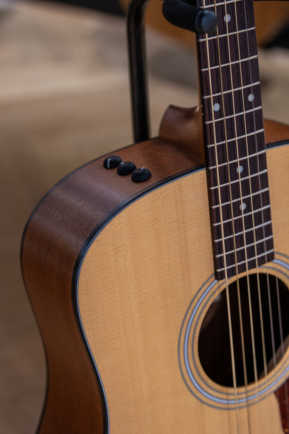Taylor 110e Electric-Acoustic Guitar in Natural - Second Hand